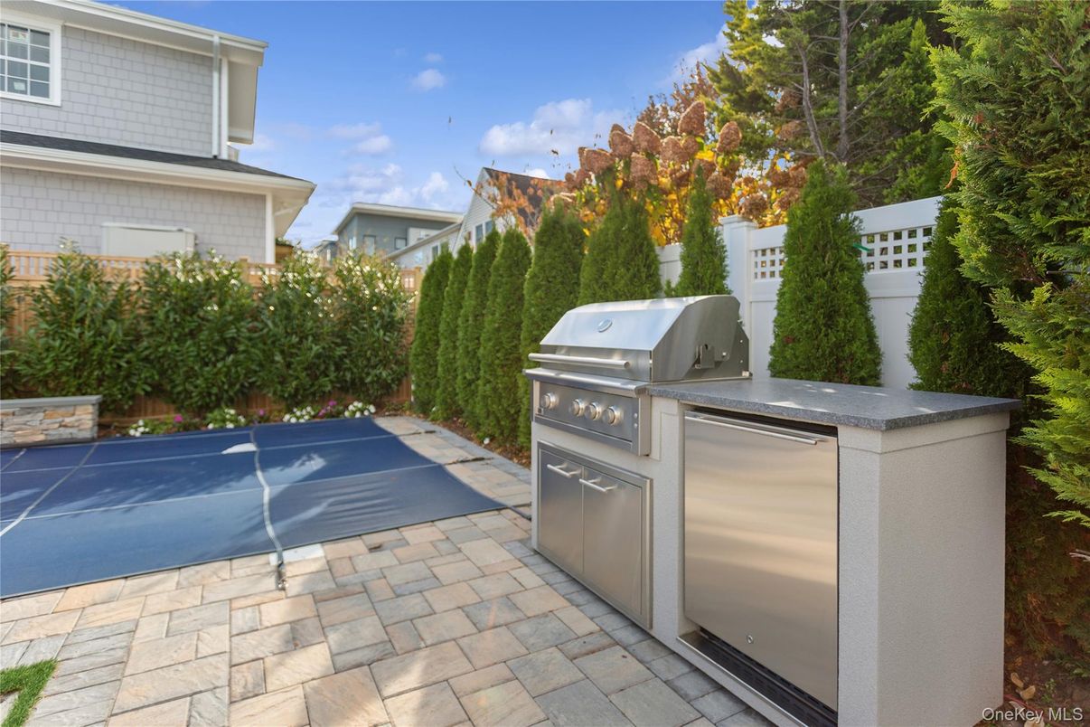 Exterior, Outdoor Kitchen