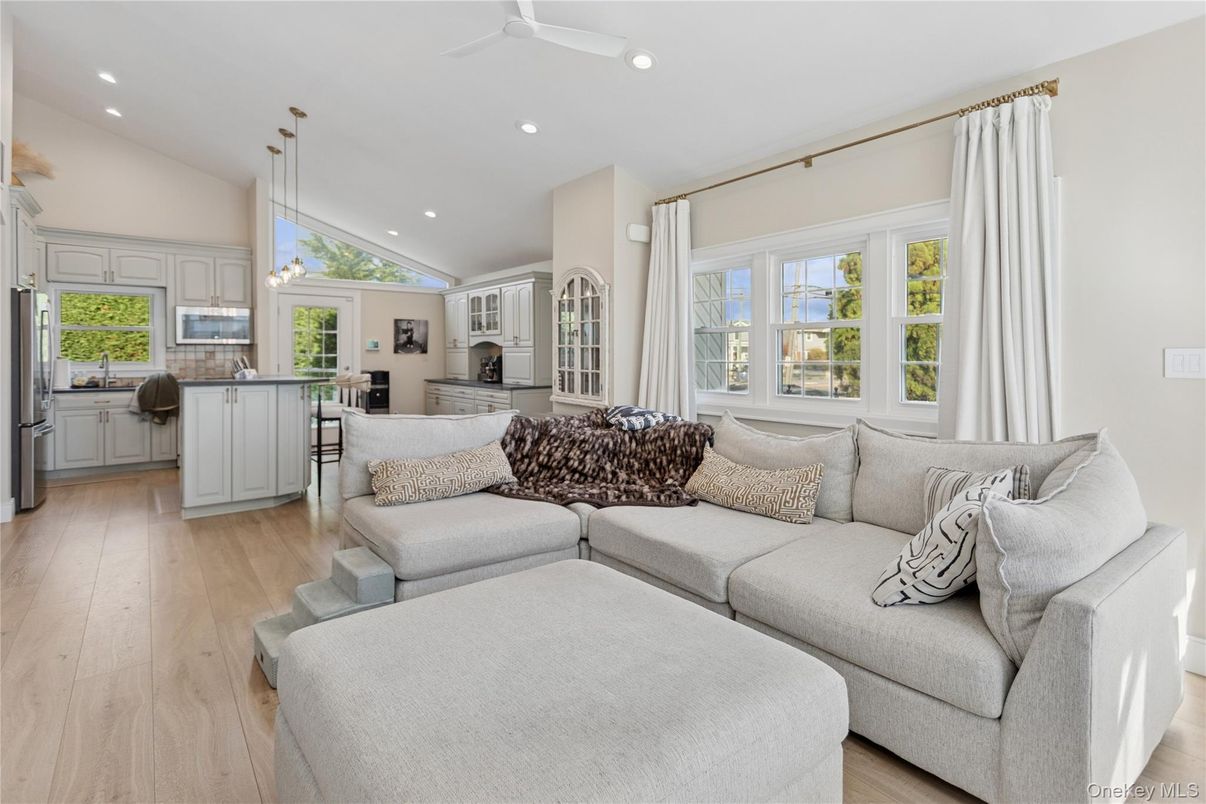 Interior, Kitchen, Living room, Pendant Lights, Recessed Lighting, Wood Texture Flooring