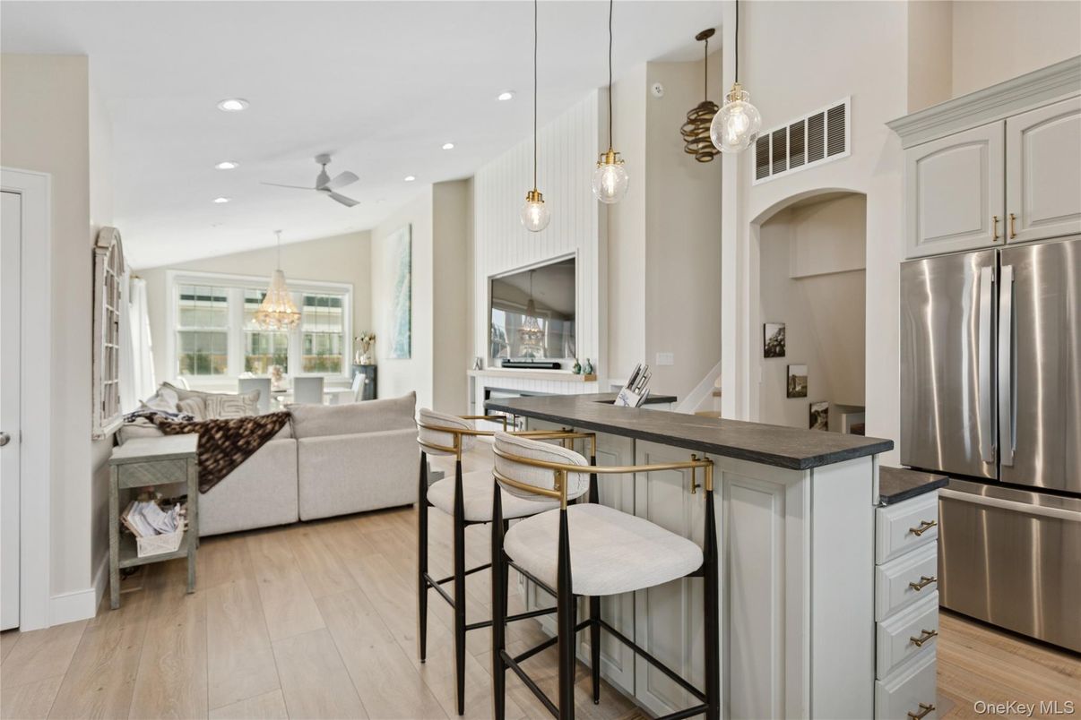 Dining room, Interior, Kitchen, Living room, Pendant Lights, Recessed Lighting, Stainless Steel Appliances, Wood Texture Flooring