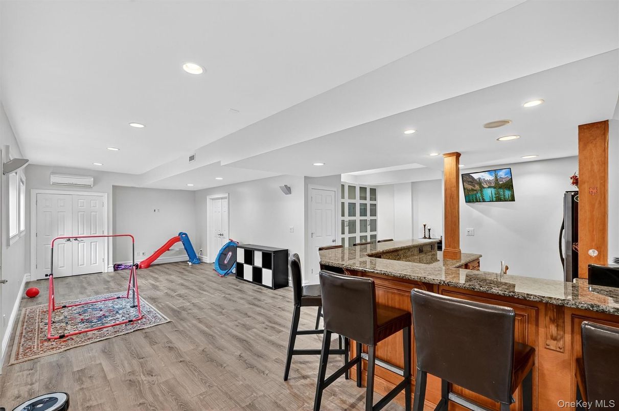 Interior, Recessed Lighting, Wood Texture Flooring