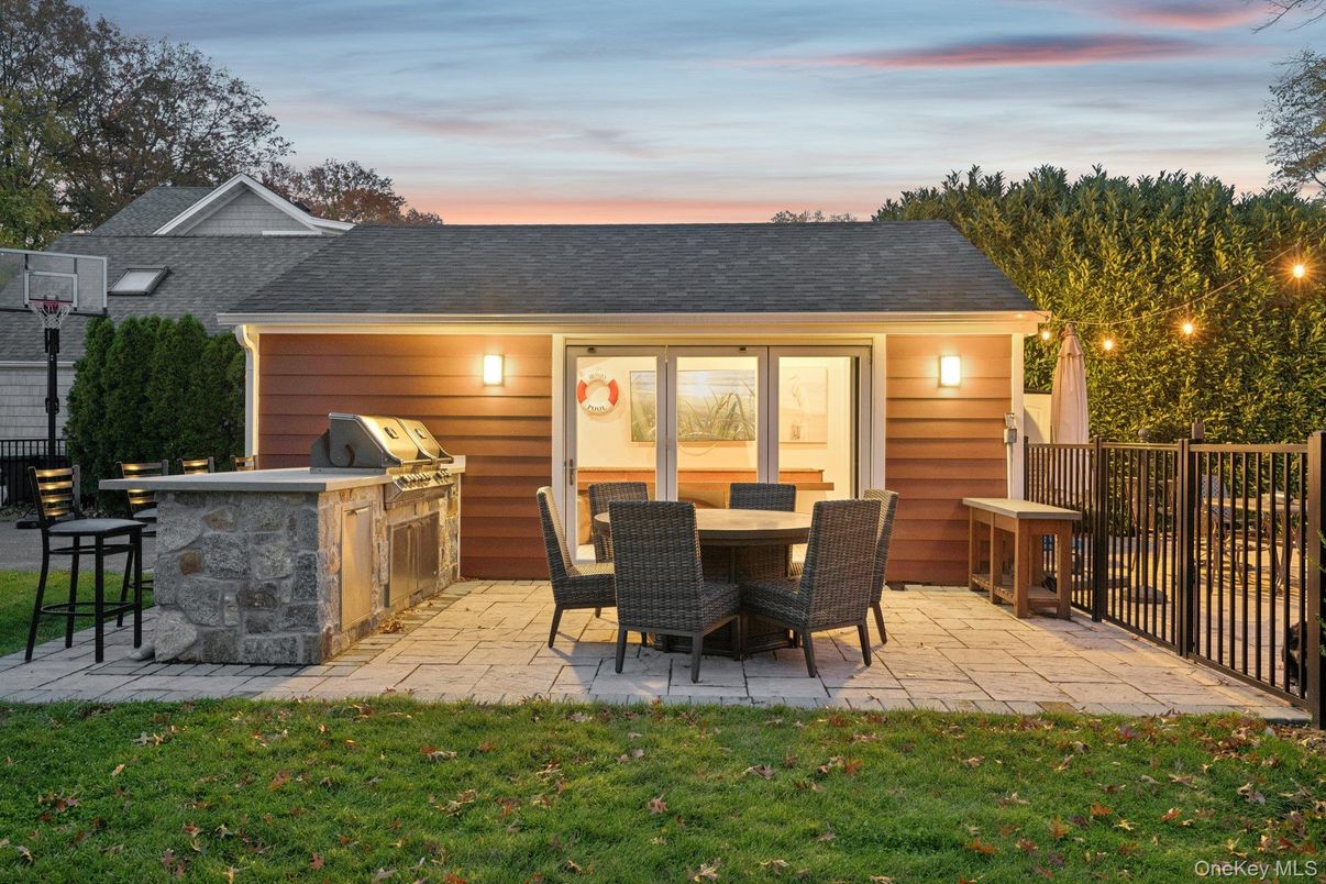Exterior, Outdoor Kitchen