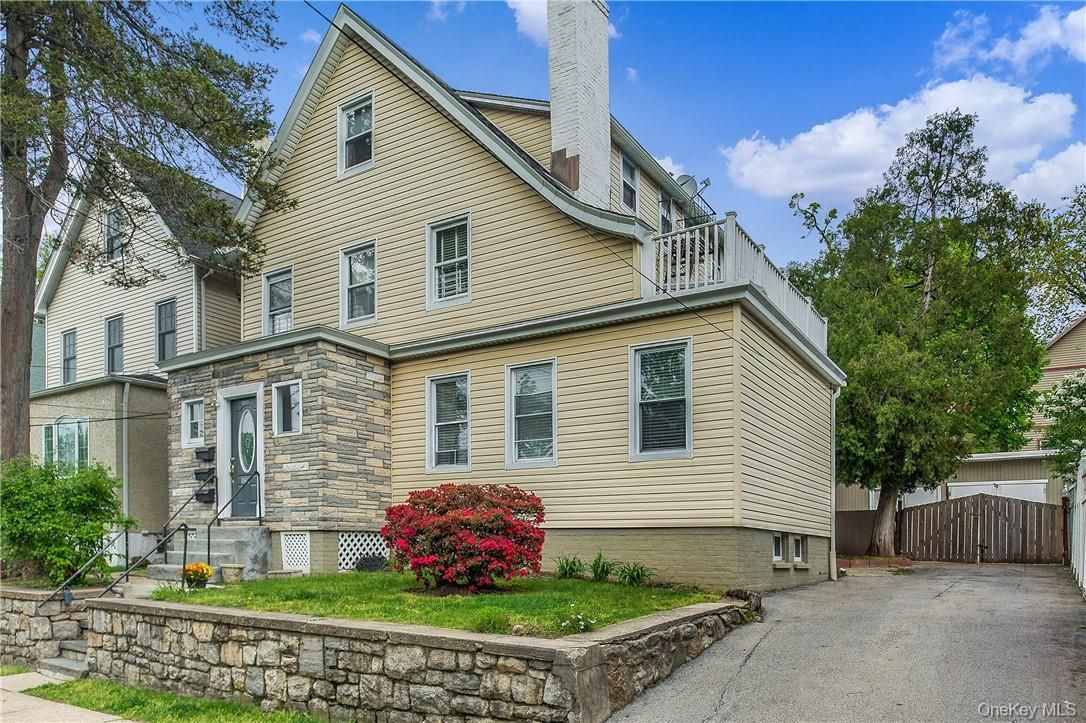 Exterior, Facade, Queen Anne Victorian