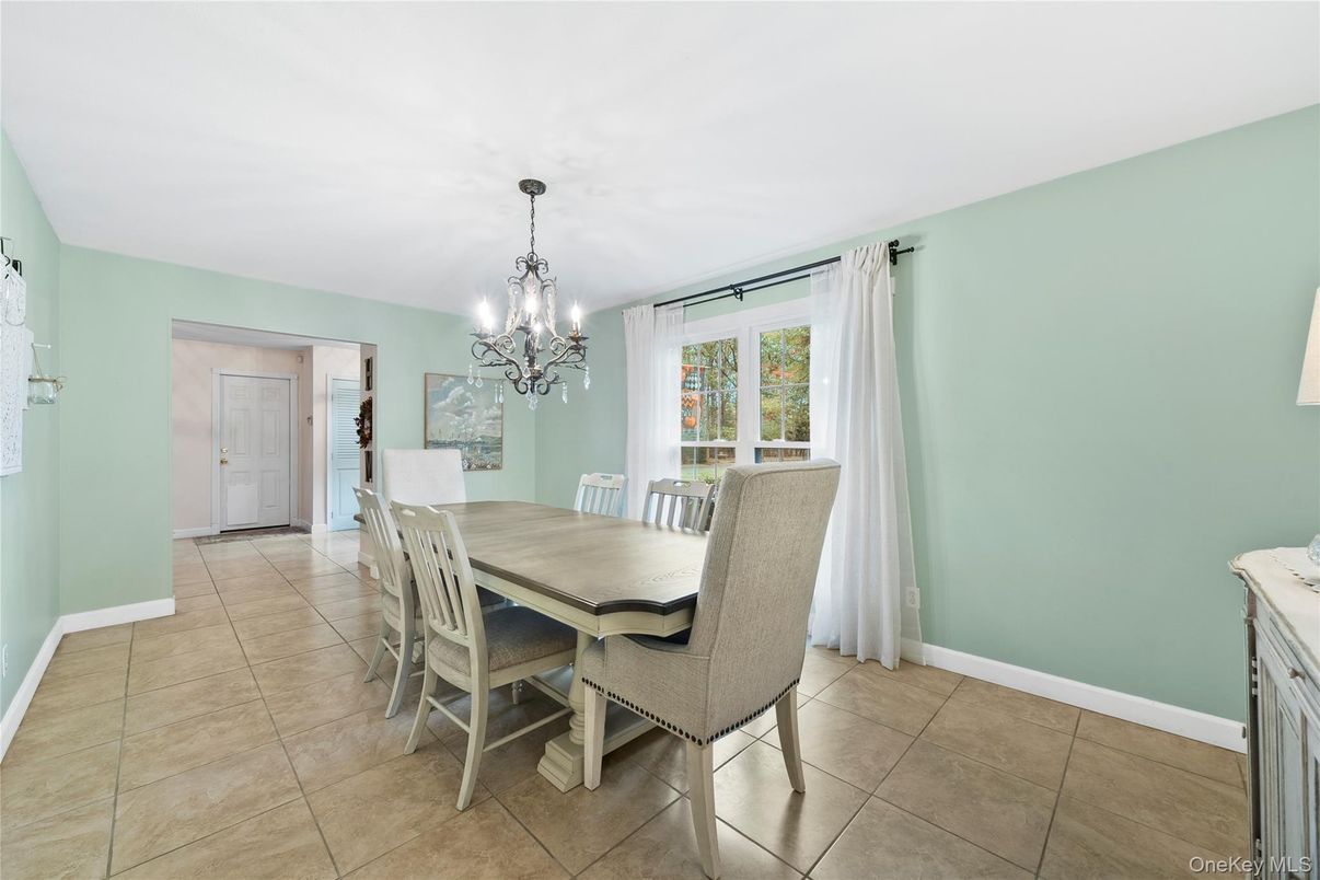 Chandelier, Dining room, Interior