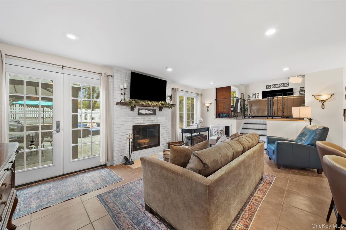 Fireplace, Interior, Living room, Recessed Lighting