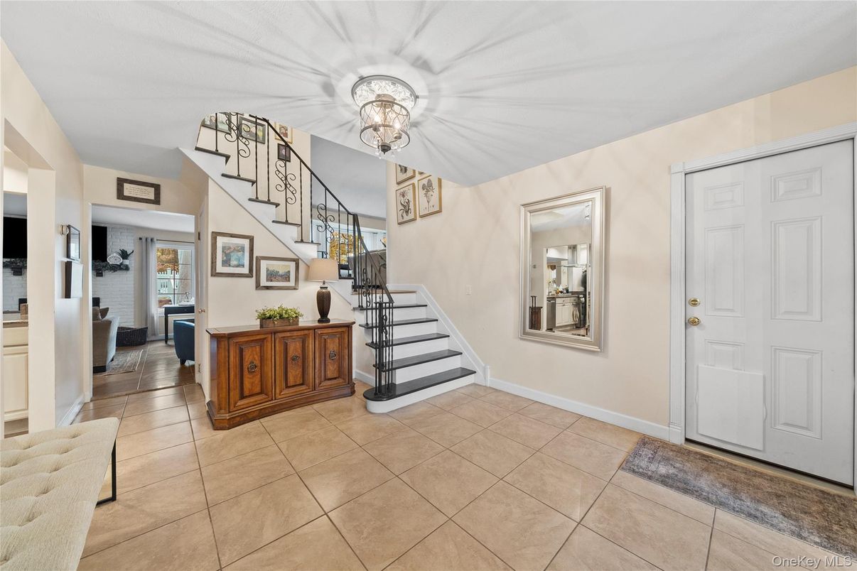 Chandelier, Interior