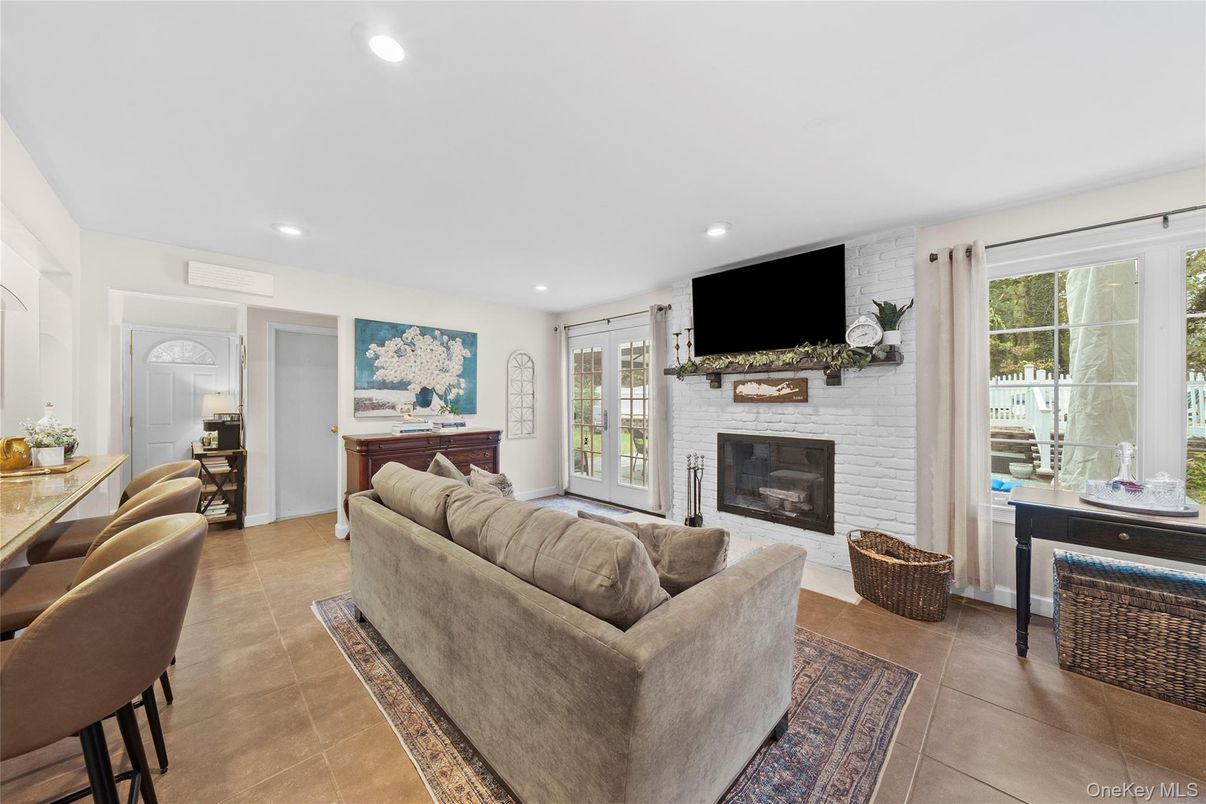 Fireplace, Interior, Living room, Recessed Lighting