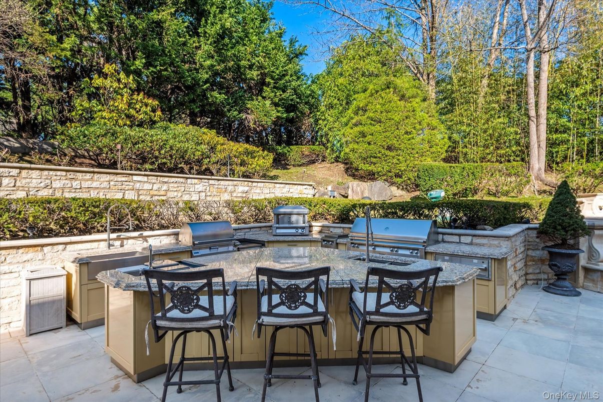 Exterior, Outdoor Kitchen