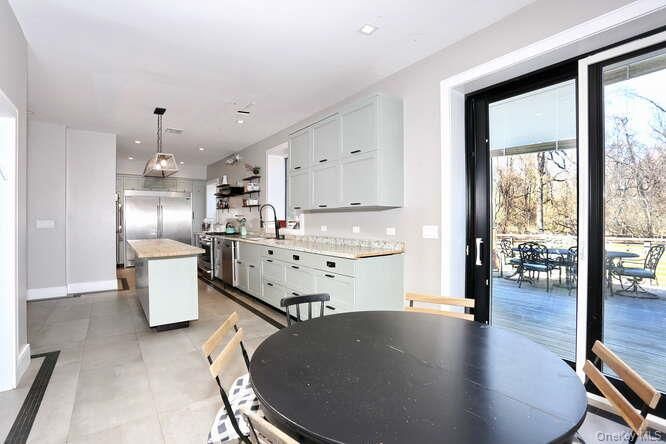 Dining room, Interior, Kitchen, Pendant Lights, Recessed Lighting, Stainless Steel Appliances
