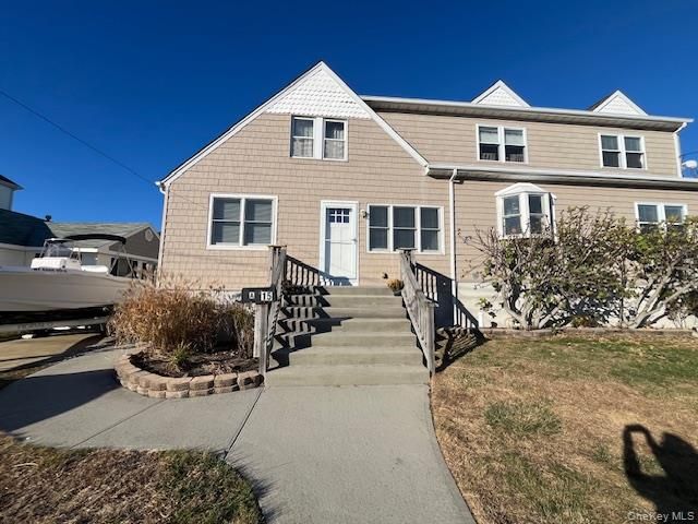 Exterior, Facade, Queen Anne Victorian