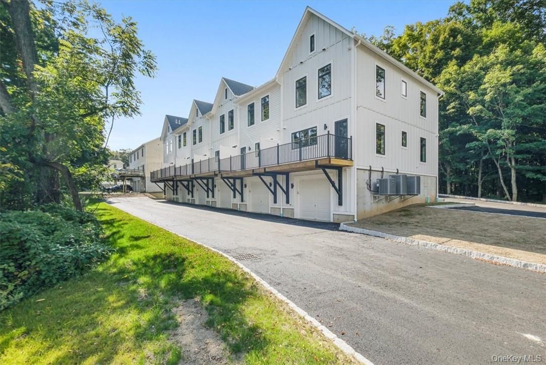 Exterior, Facade, Farmhouse