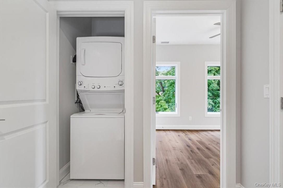 Interior, Utility Closets, Washer, Wood Texture Flooring