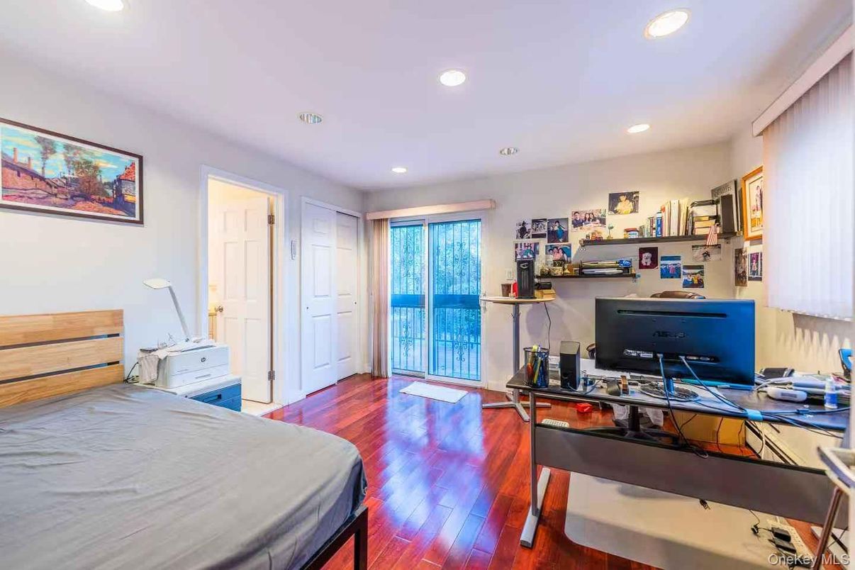 Bedroom, Home Office, Interior, Recessed Lighting, Wood Texture Flooring