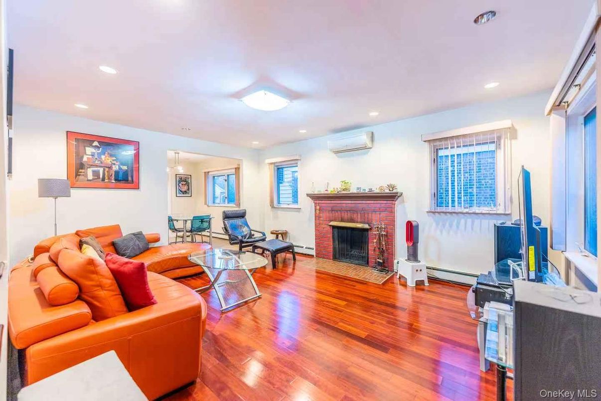 Fireplace, Interior, Living room, Pendant Lights, Recessed Lighting, Wood Texture Flooring