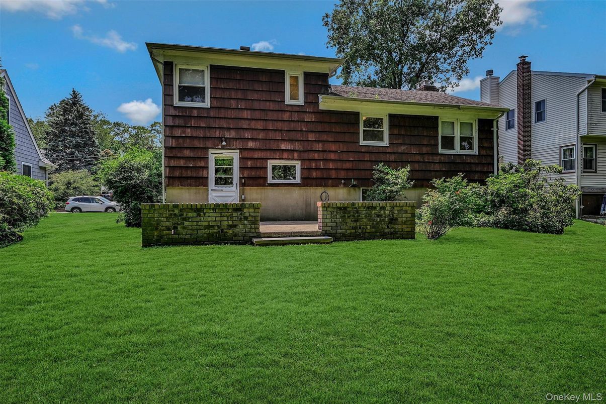 Backyard, Exterior, Facade, Raised Ranch