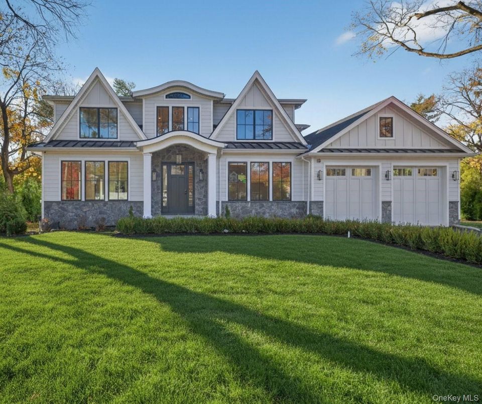 Attached, Exterior, Facade, Farmhouse