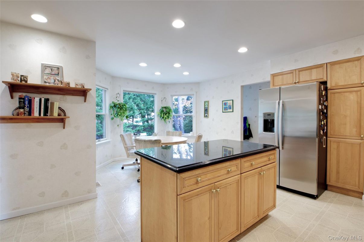 Dining room, Interior, Kitchen, Recessed Lighting, Stainless Steel Appliances