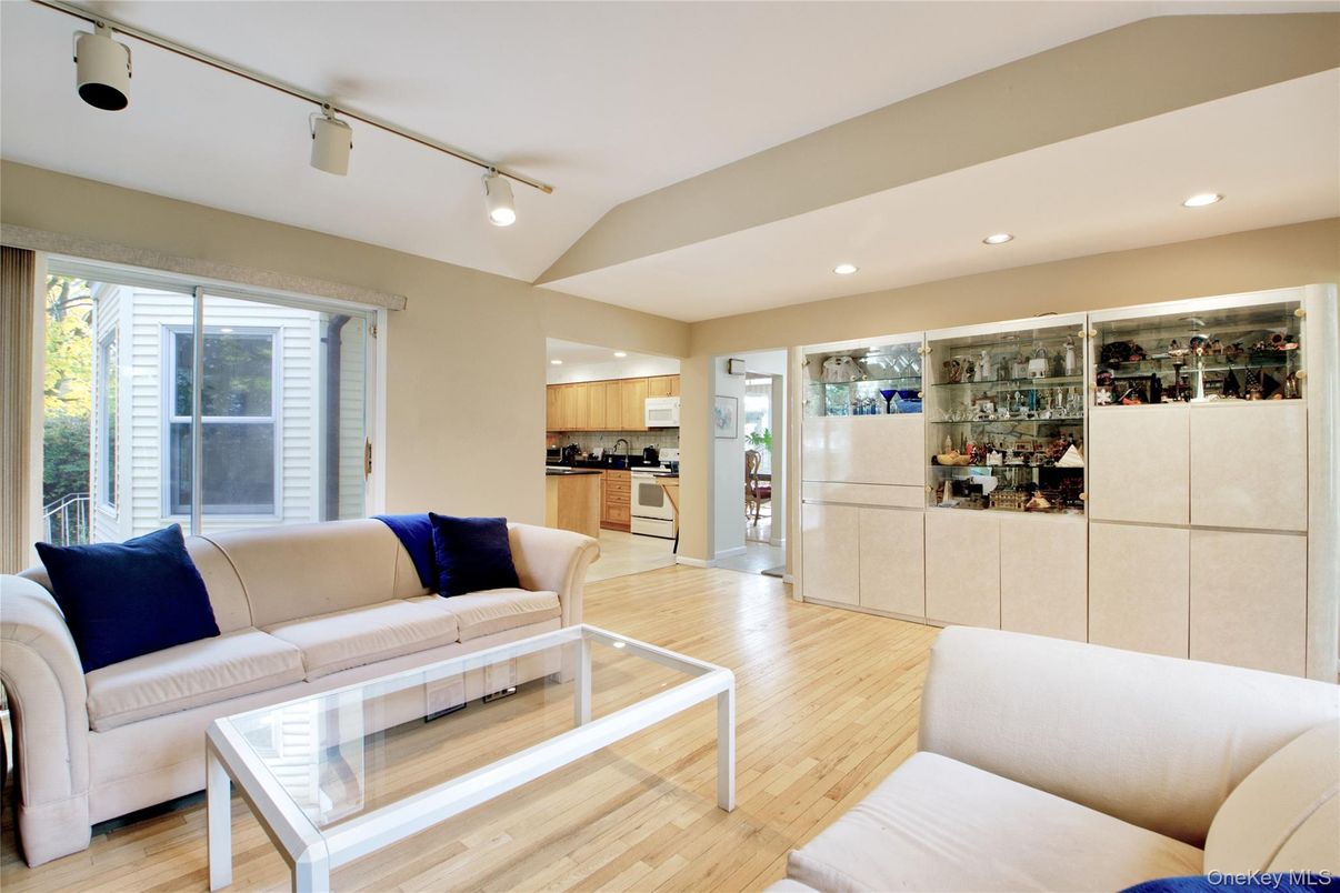 Interior, Kitchen, Living room, Recessed Lighting, Wood Texture Flooring