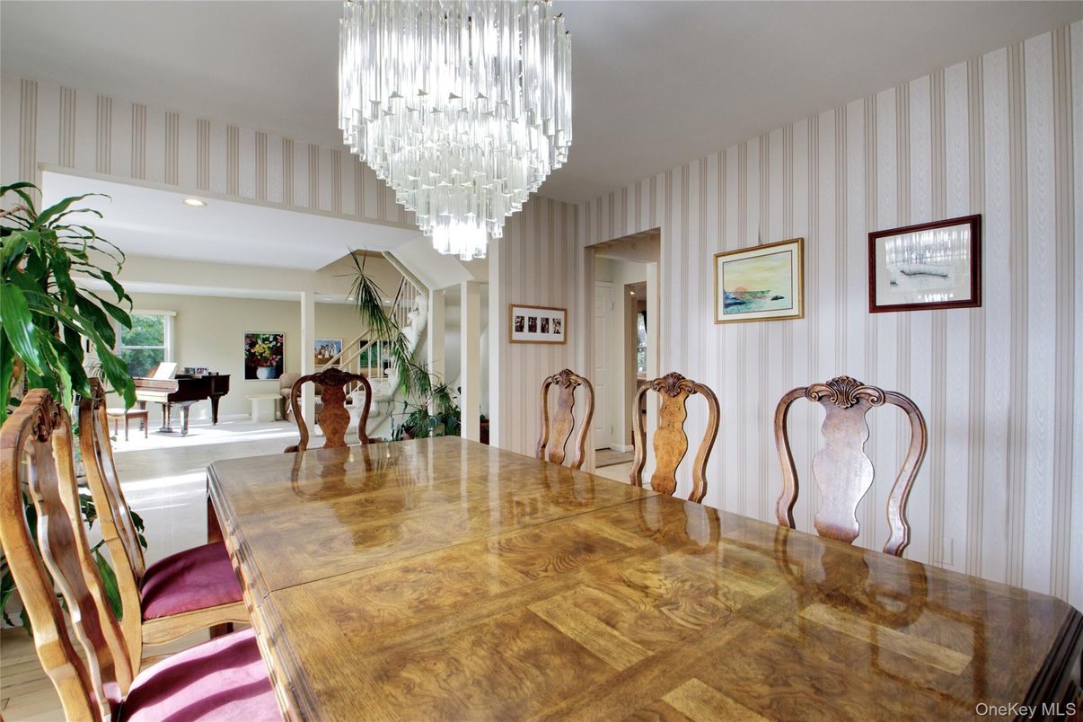 Chandelier, Dining room, Interior, Piano, Recessed Lighting, Wood Texture Flooring