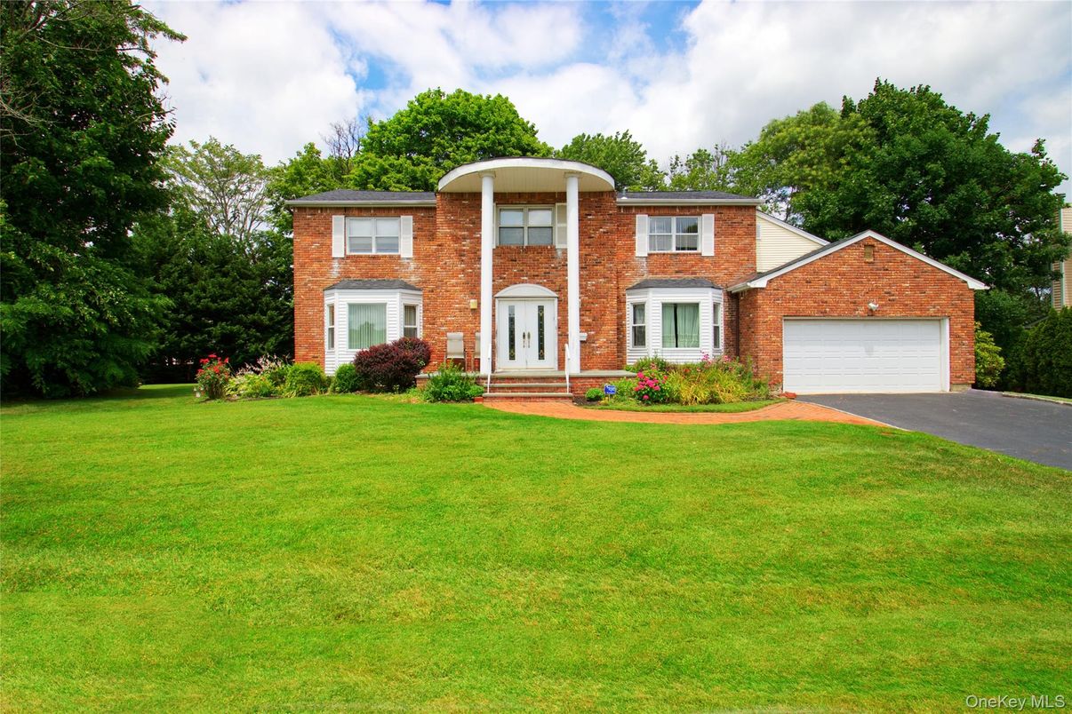 Attached, Exterior, Facade, Brick Facade, Georgian