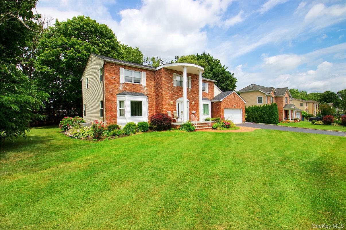 Attached, Backyard, Exterior, Facade, Brick Facade, Georgian