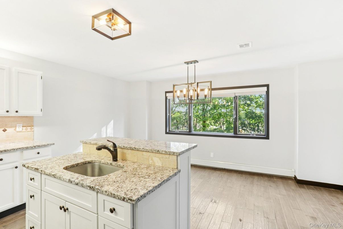 Interior, Pendant Lights, Wood Texture Flooring