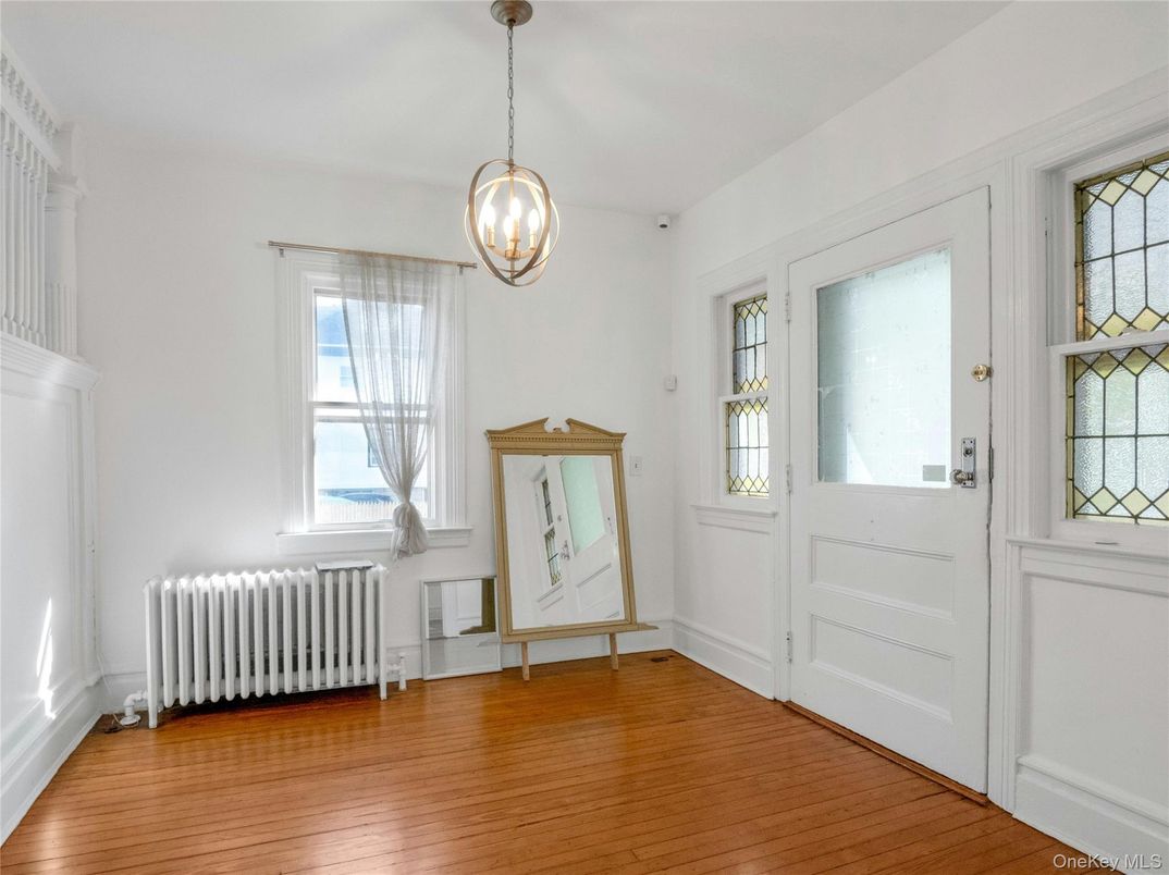 Interior, Pendant Lights, Wood Texture Flooring
