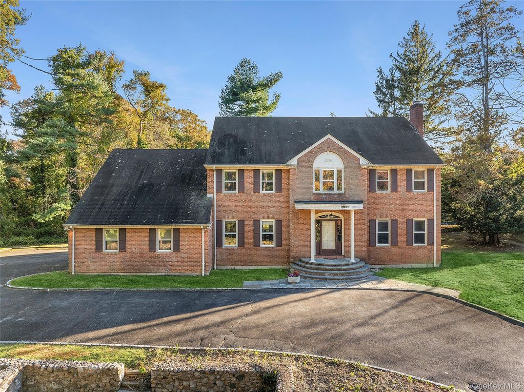 Exterior, Facade, Brick Facade, Georgian