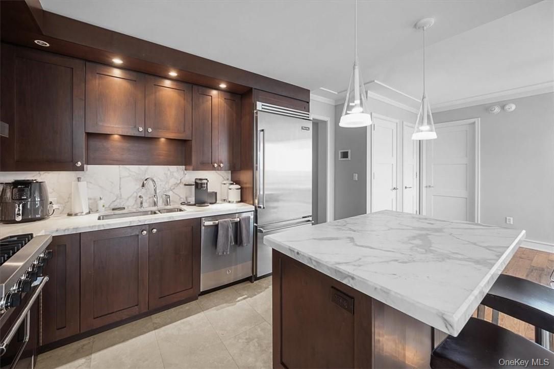 Interior, Kitchen, Pendant Lights, Recessed Lighting, Stainless Steel Appliances