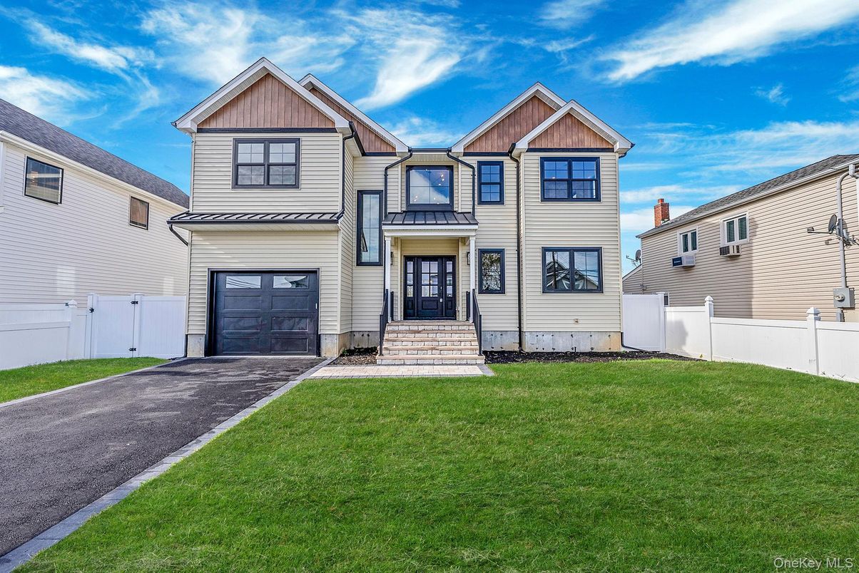 Attached, Exterior, Facade, Farmhouse