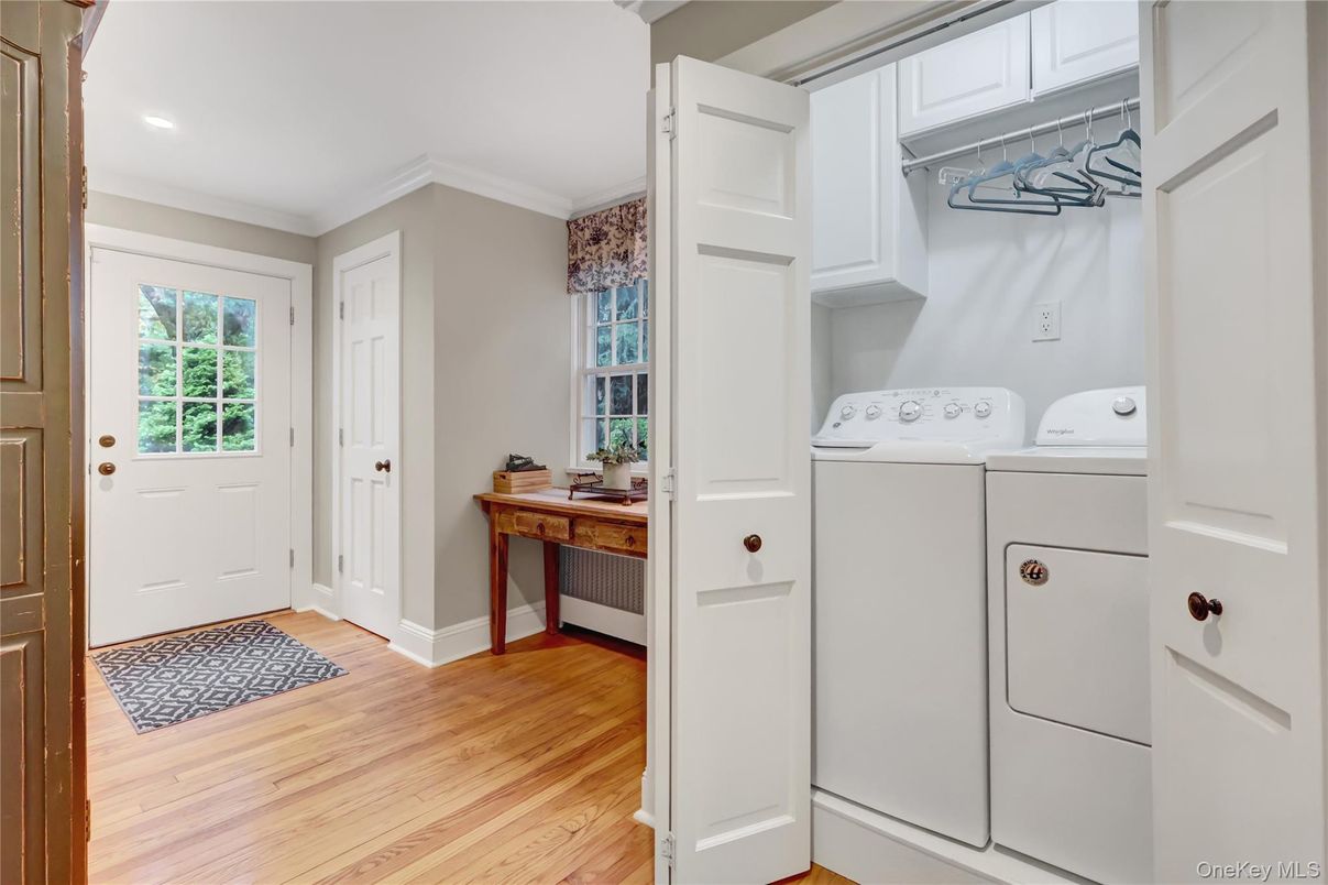 Interior, Recessed Lighting, Utility Closets, Washer, Wood Texture Flooring