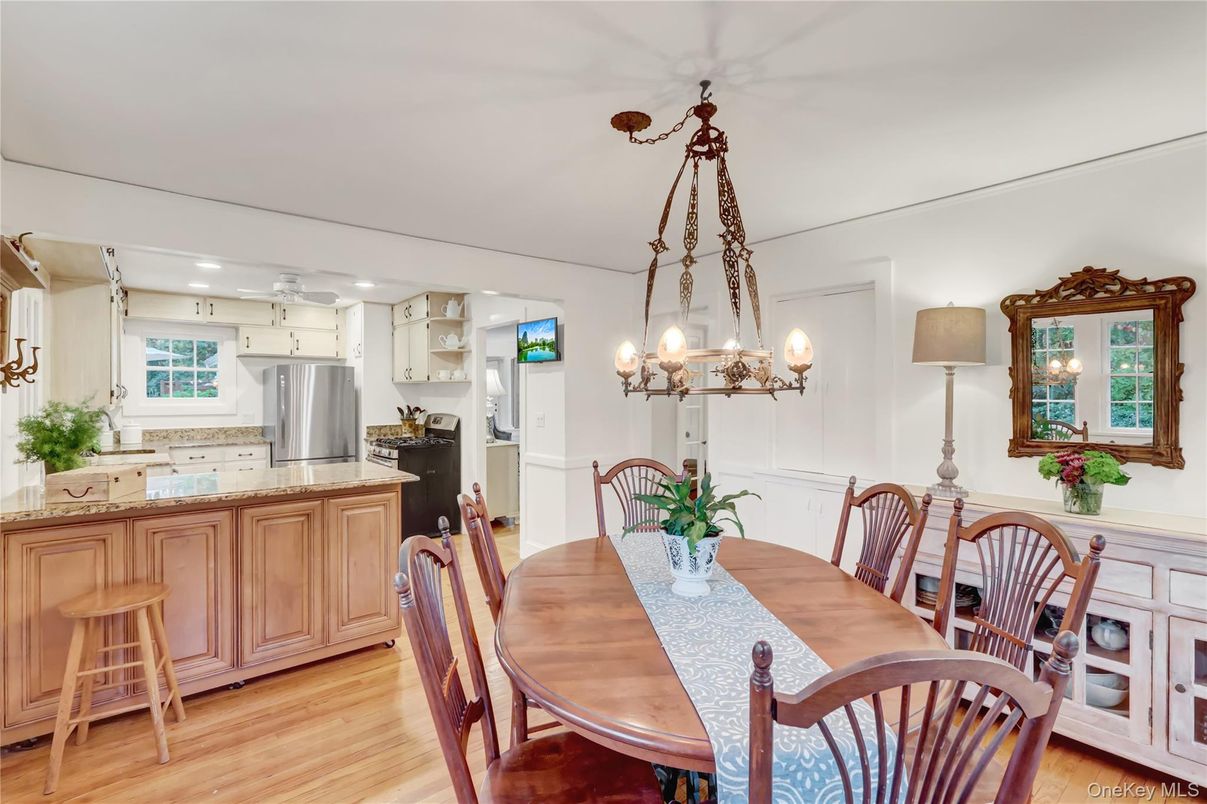 Chandelier, Dining room, Interior, Kitchen, Pendant Lights, Stainless Steel Appliances, Wood Texture Flooring