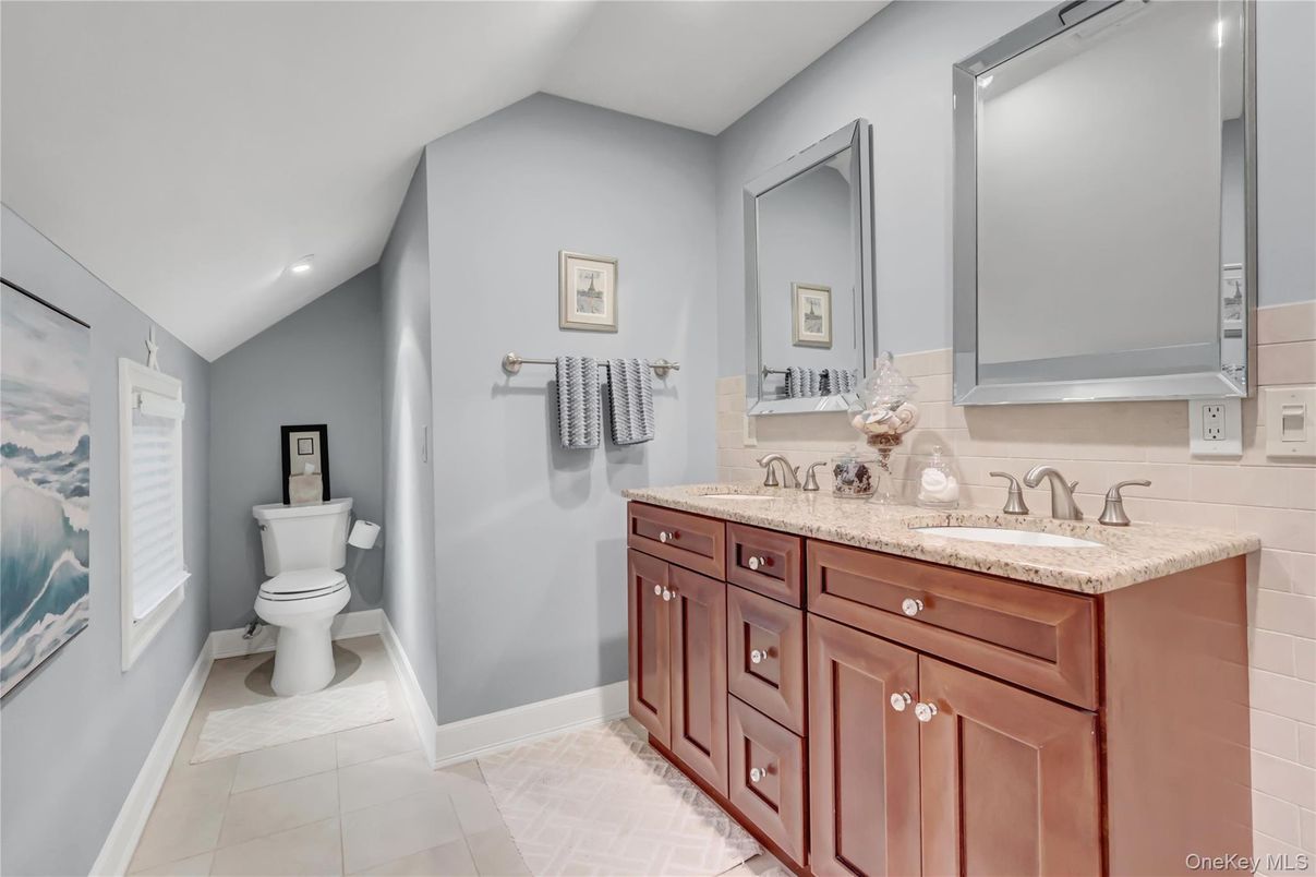 Bathroom, Dual Sink Vanities, Interior, Recessed Lighting