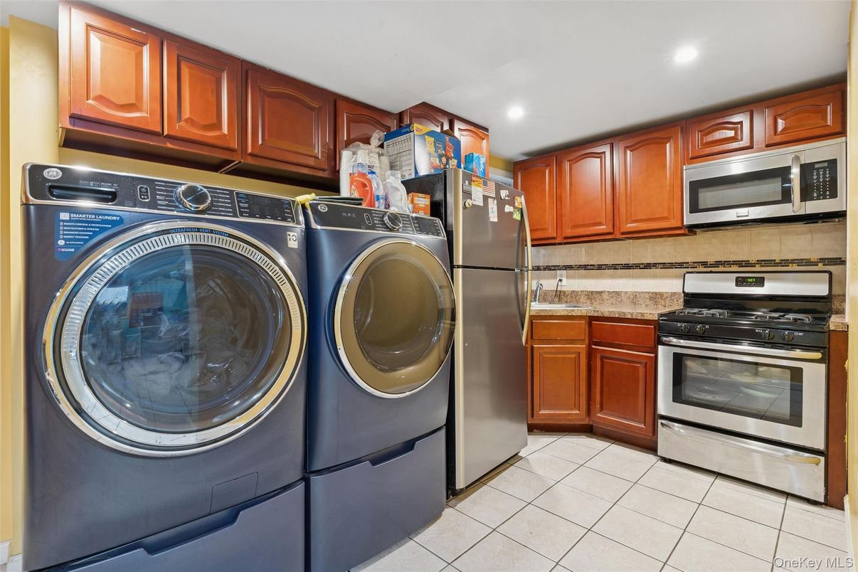 Interior, Kitchen, Recessed Lighting, Washer