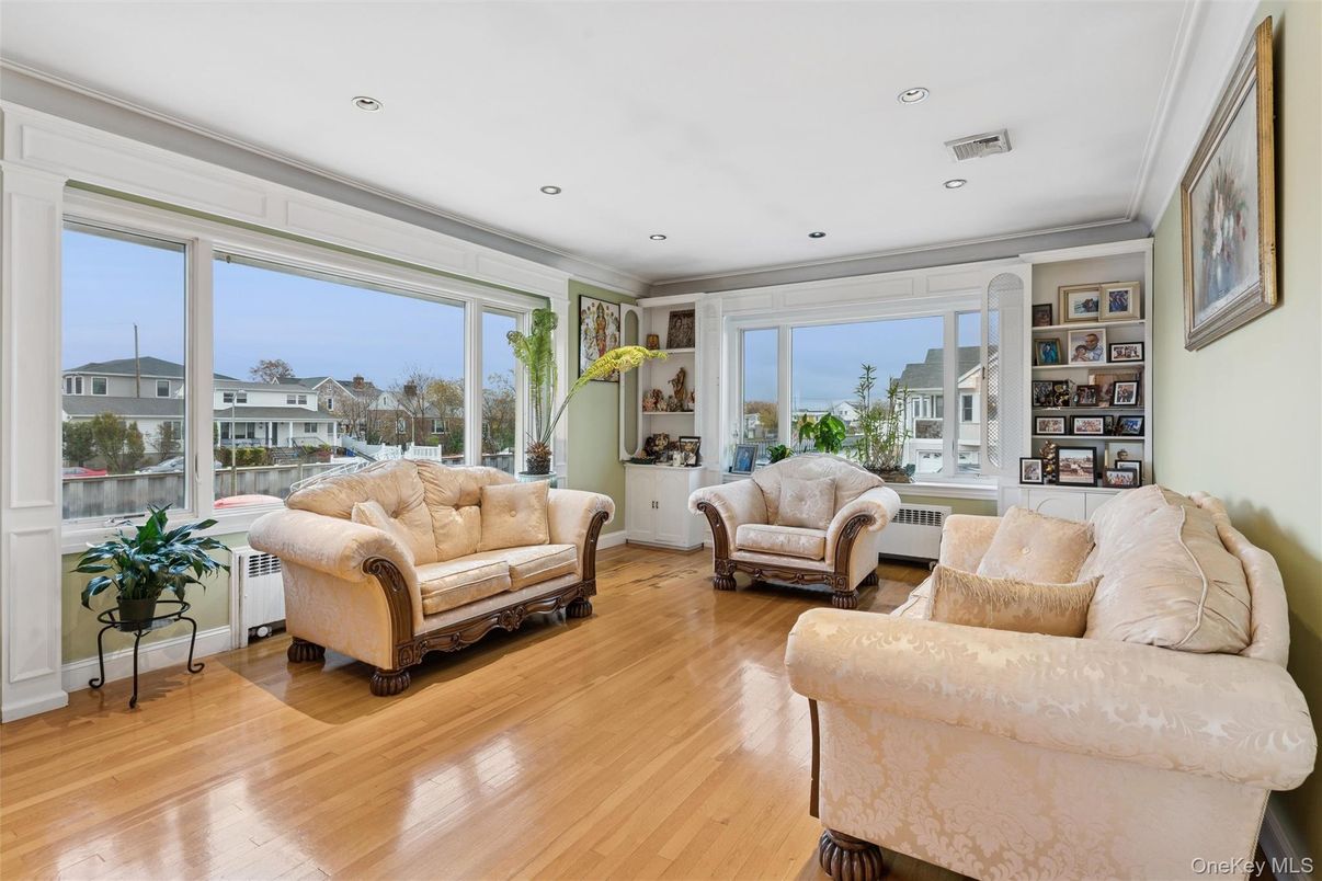 Interior, Living room, Recessed Lighting, Water, Wood Texture Flooring