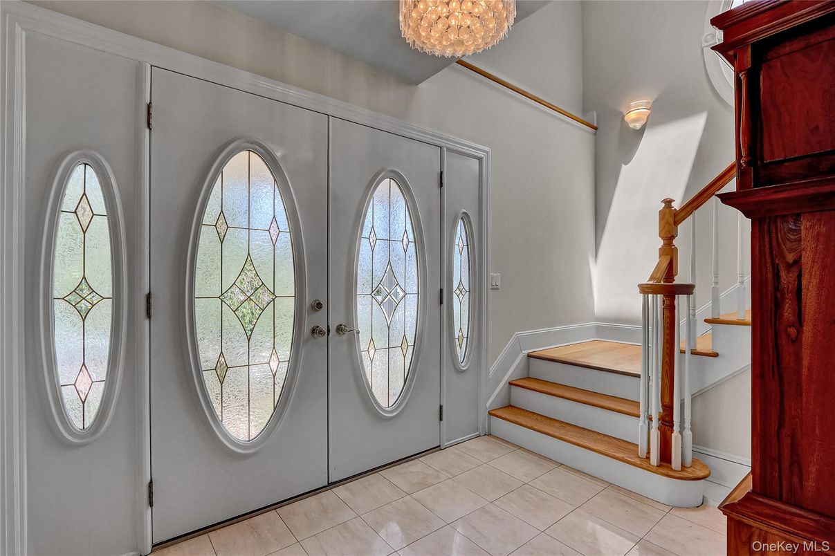 Chandelier, Interior