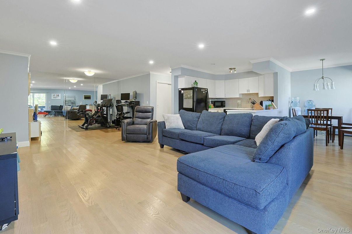 Dining room, Interior, Kitchen, Living room, Pendant Lights, Recessed Lighting, Stainless Steel Appliances, Wood Texture Flooring