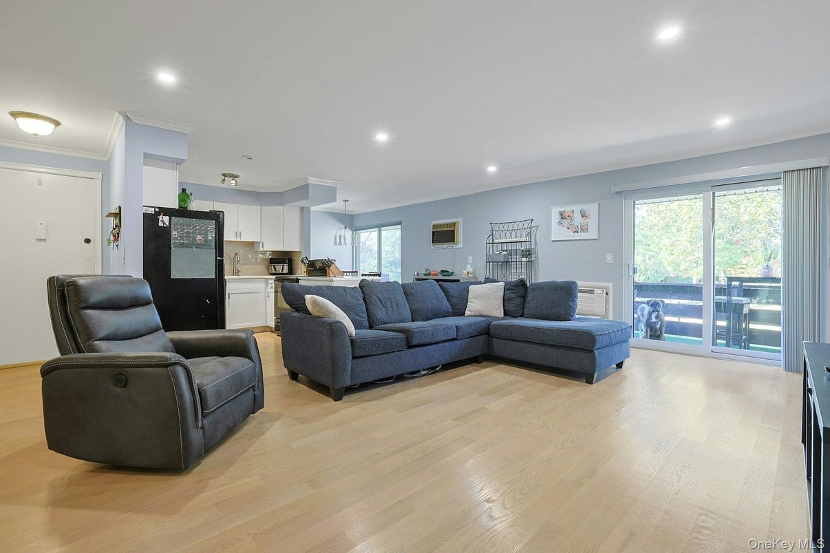 Interior, Kitchen, Living room, Pendant Lights, Recessed Lighting, Stainless Steel Appliances, Wood Texture Flooring