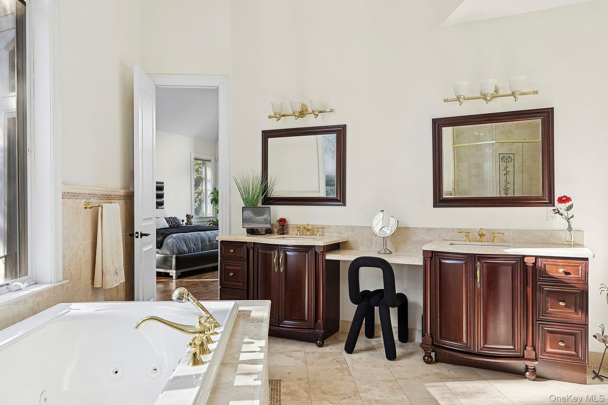 Bathroom, Dual Sink Vanities, Interior