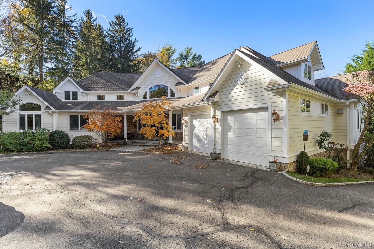 Attached, Exterior, Facade, Farmhouse