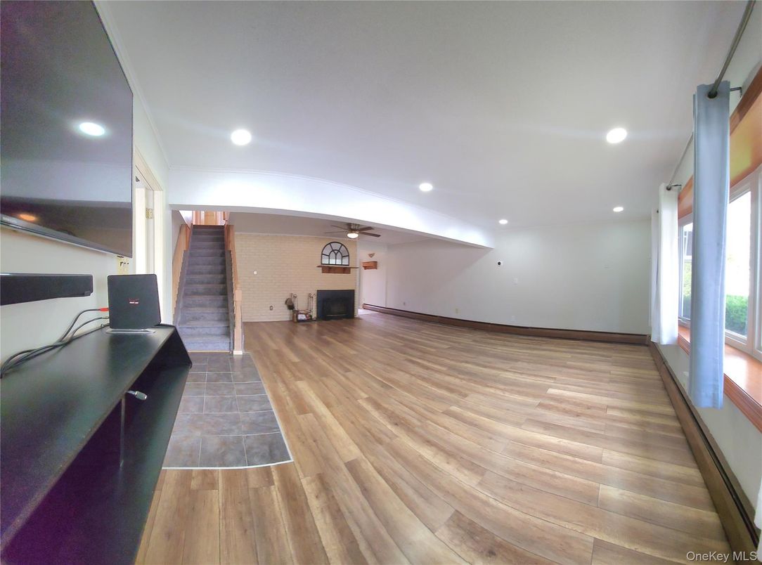 Interior, Recessed Lighting, Wood Texture Flooring