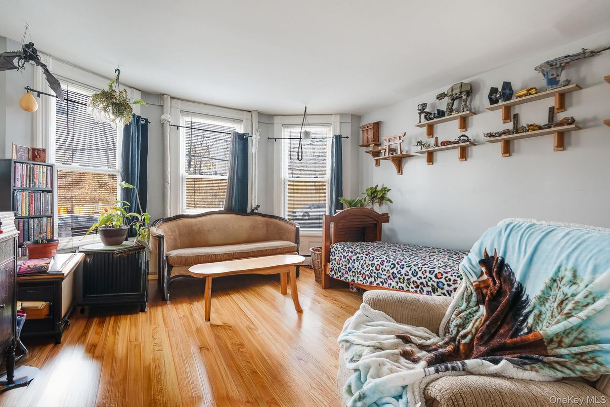 Interior, Living room, Pendant Lights, Wood Texture Flooring