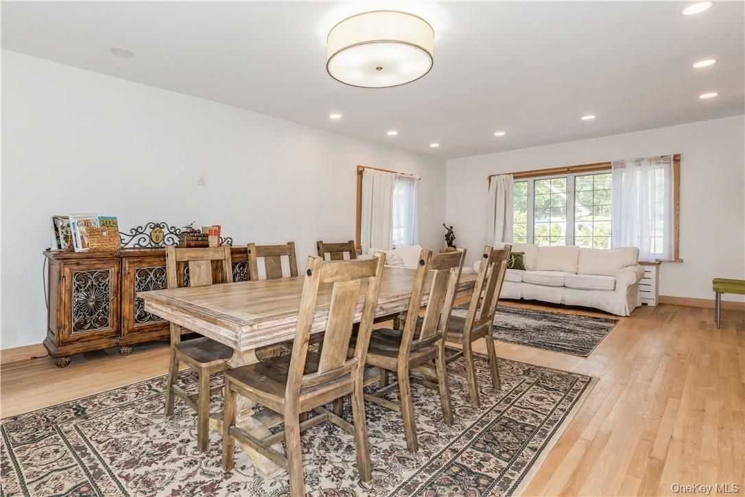 Dining room, Interior, Living room, Recessed Lighting, Wood Texture Flooring
