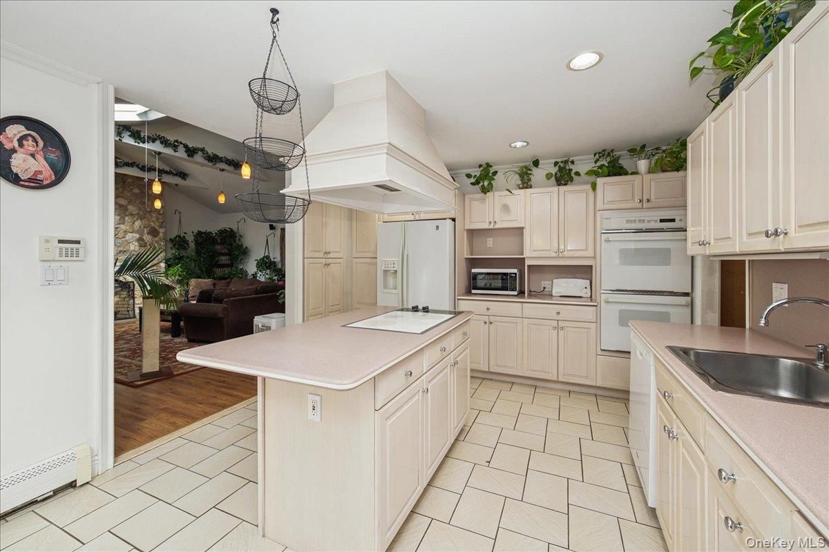 Interior, Kitchen, Living room, Pendant Lights, Recessed Lighting, Wood Texture Flooring