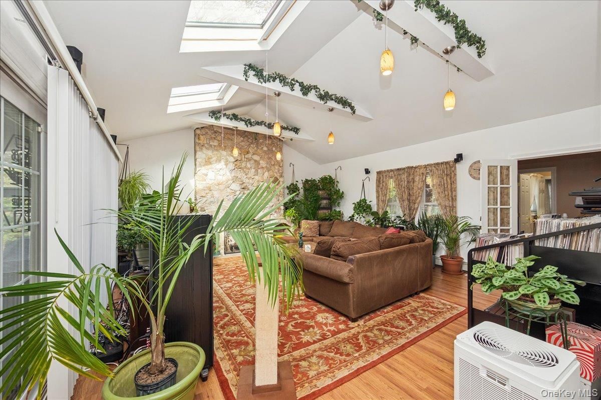 Interior, Living room, Pendant Lights, Stone Walls, Wood Texture Flooring