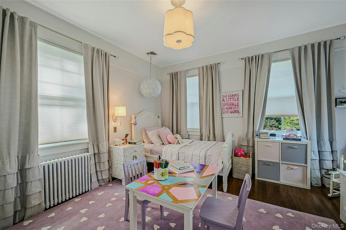 Bedroom, Interior, Pendant Lights, Wood Texture Flooring