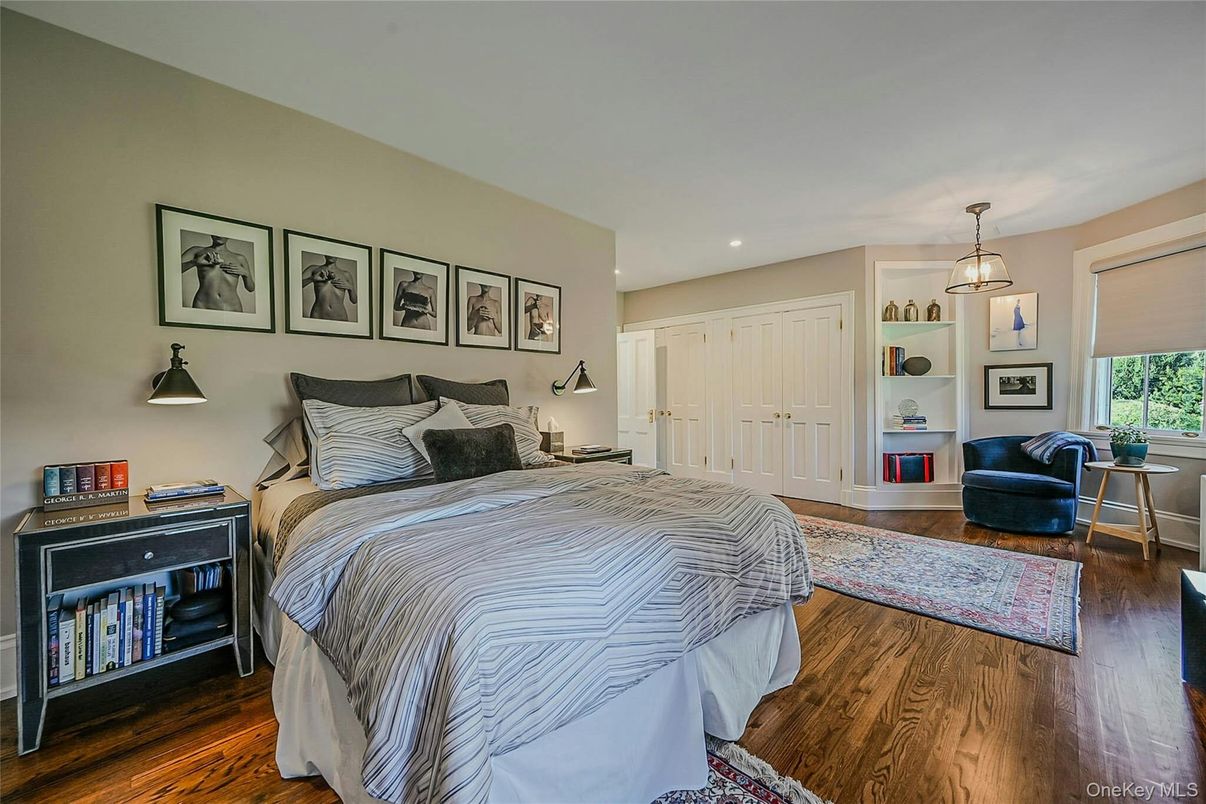 Bedroom, Interior, Pendant Lights, Recessed Lighting, Wood Texture Flooring