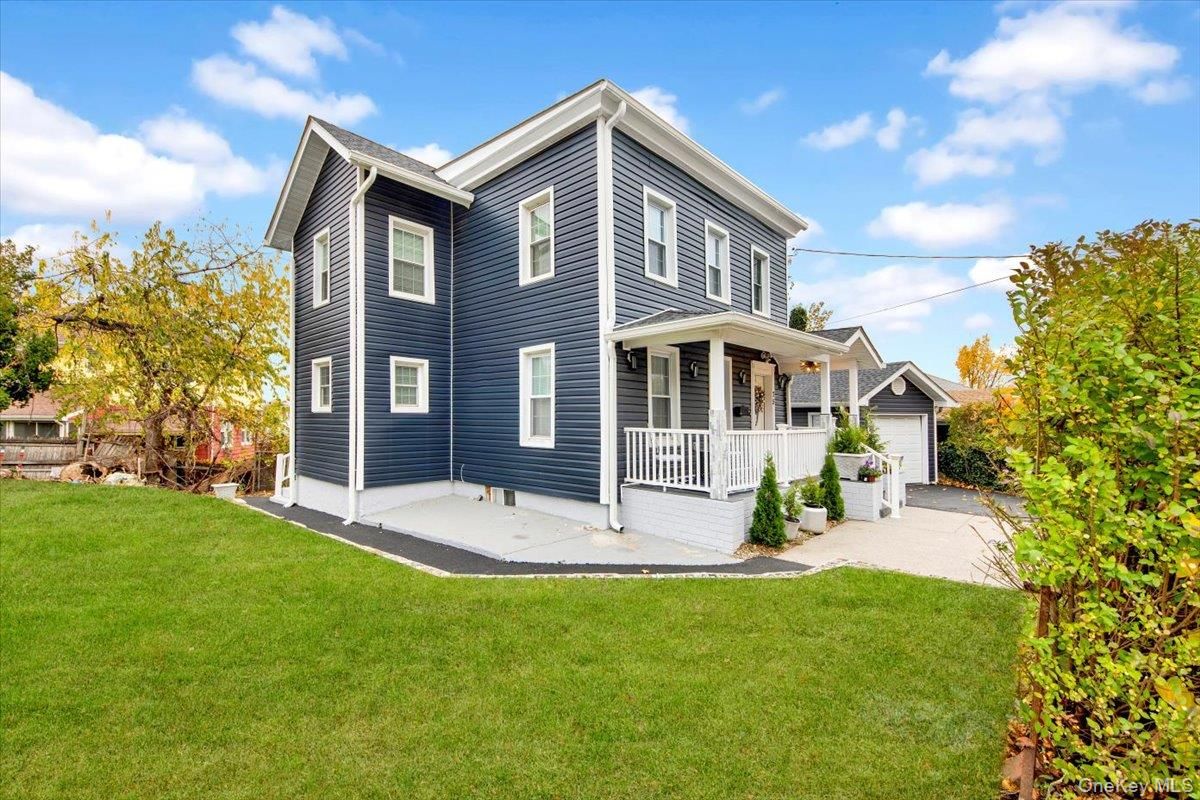 Backyard, Exterior, Facade, Queen Anne Victorian