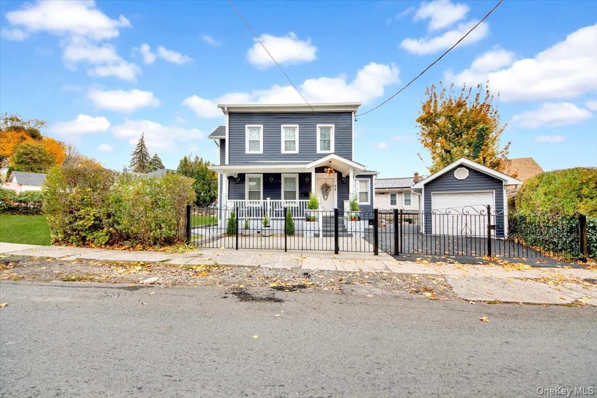 Attached, Exterior, Facade, American Foursquare