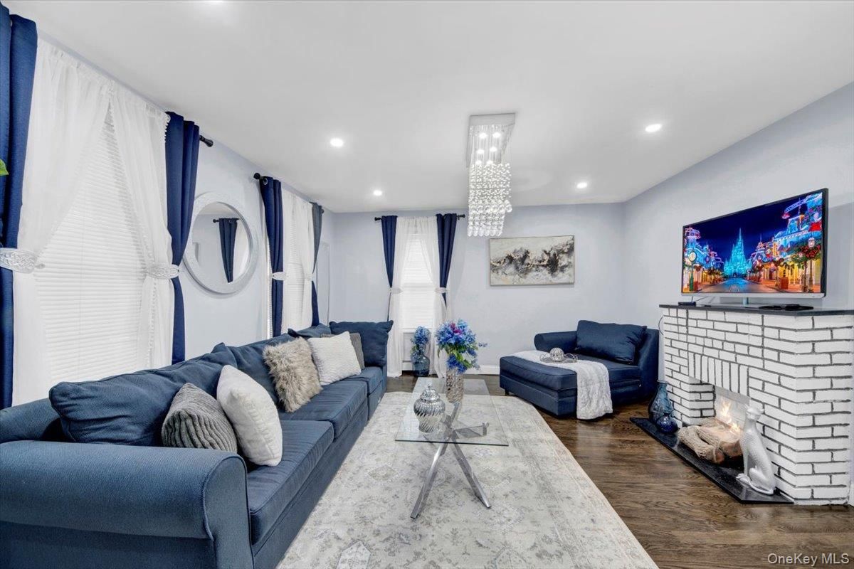 Fireplace, Interior, Living room, Pendant Lights, Recessed Lighting, Wood Texture Flooring