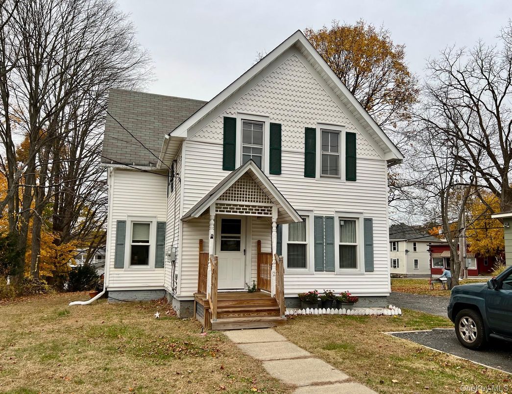 Exterior, Facade, Queen Anne Victorian